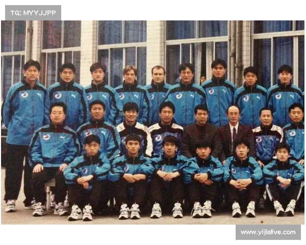 大连英博球员积极参与环保行动展现体育担当与社会责任